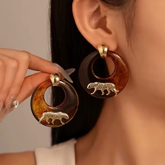 Anthropologie Gold Panthere Resin Brown Elegant Earrings - Picture 1 of 15